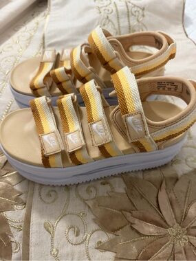 Goald Icon Nike | Shoes | Nike Icon Classic Platform Sandals Sesame Gold Dh224200 ...
